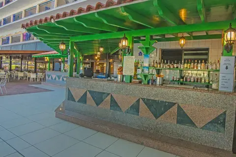 Tsokkos Gardens Hotel in Παραλίμνι — foto 26