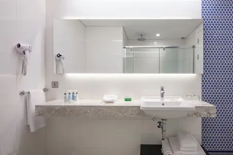 Ramada Hotel & Suites by Wyndham Izmir Kemalpasa in Konak, foto 27