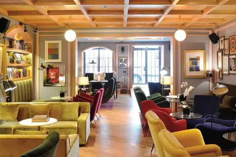 Brown's Central Hotel in Almada — foto 23