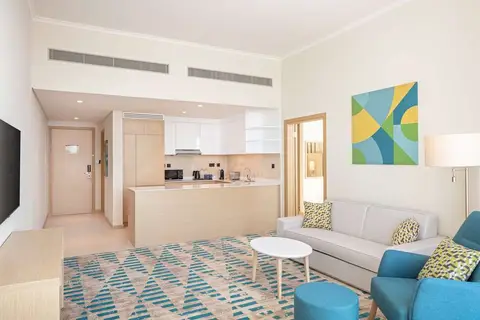 Holiday Inn & Suites Dubai Science Park in هوليداي إن فندق وأجنحة حديقة دبي للعلوم — foto 4