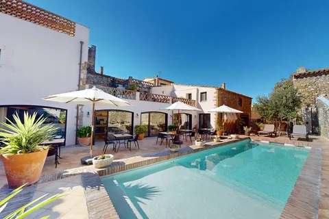 Hotel Monells Summum in Cruïlles, Monells i Sant Sadurní de l'Heura