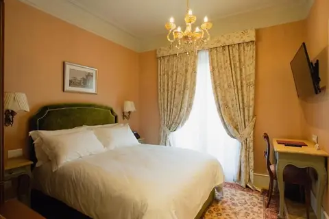 E'bel Boutique Hotel in Tirana — foto 19