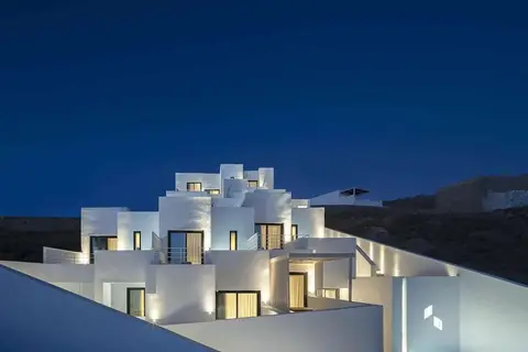 Cubic Hotel in Ορνός — foto 17