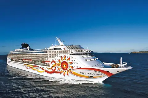 8 dg cruise Oost Middellandse Zee Mein Schiff 4 in Korfoe, foto 2