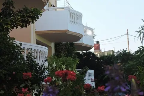 Golden Rose Suites in Kamisiana — foto 19