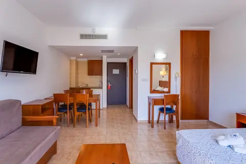 Tetyk Hotel Apartments in Παραλίμνι — foto 23