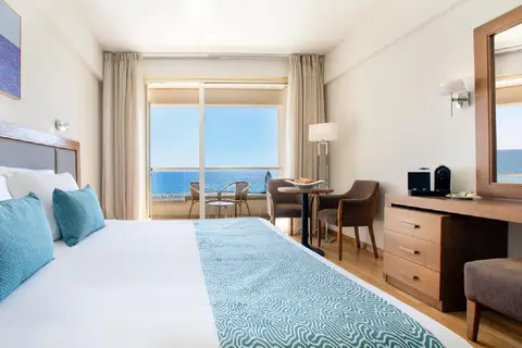 The Golden Bay Beach Hotel in Larnaca — foto 18