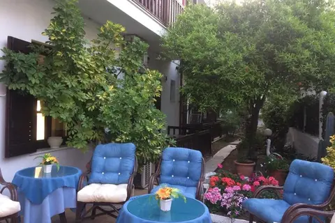 Petite Morfo Hotel in Καλύβια — foto 2