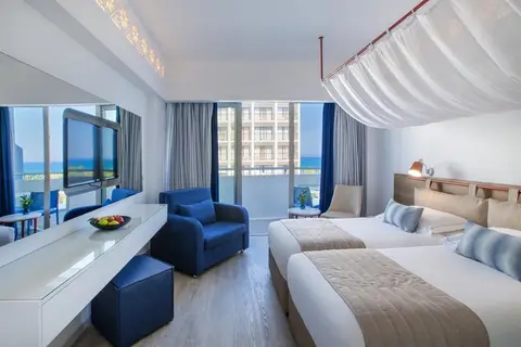 Lordos Beach Hotel in Larnaca — foto 25