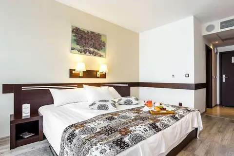 Grami Hotel Sofia in бул. Александър Малинов — foto 2
