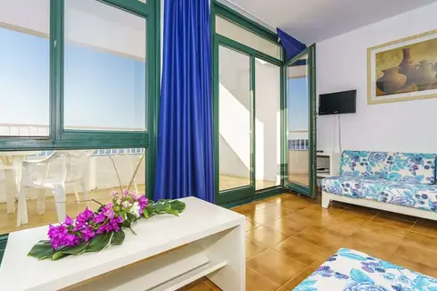 Beach Club Hotel in es Mercadal — foto 19