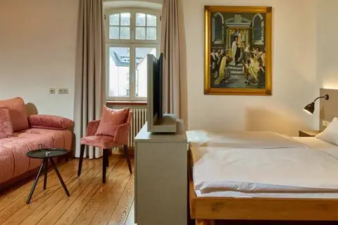 Hotel en Restaurant Burgschänke in Kaiserslautern — foto 4