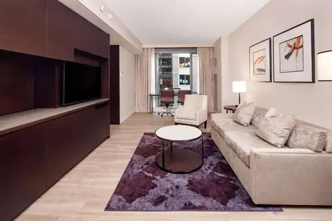West 57th Street by Hilton Club in New York — foto 28
