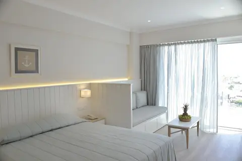 Sunrise Gardens Hotel in Παραλίμνι — foto 29