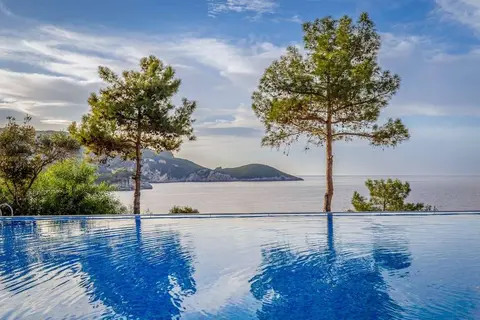 Akrotiri Beach Hotel in Palaiokastritsa
