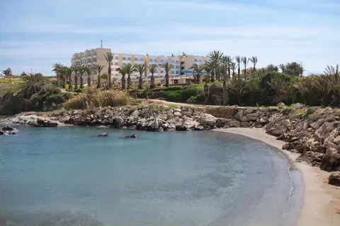 Queen's Bay Hotel in Paphos