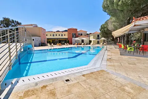 Theofilos Superior in Πέτρα — foto 25