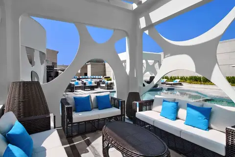V Hotel Dubai Curio Collection by Hilton in دبي — foto 3
