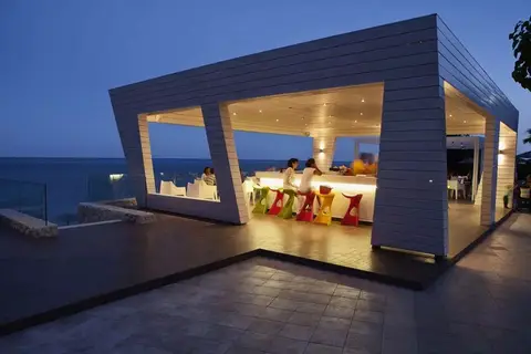 Sunrise Beach Resort in Πεύκοι — foto 19