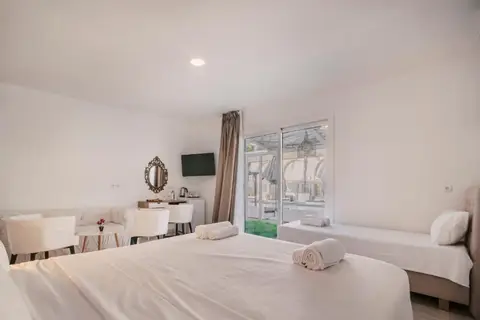 Bamboo Suites in Ιαλυσός — foto 15