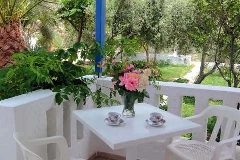White Rock Apartments in Marathokampos, foto 26