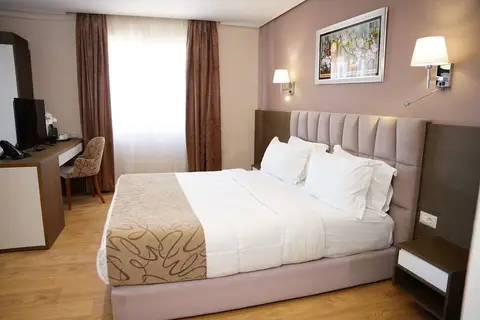 Doanesia Premium Hotel & Spa in Tirana — foto 9