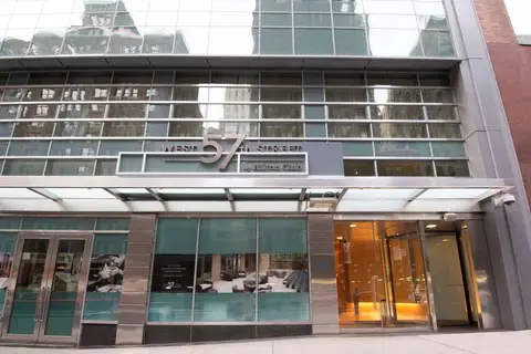 West 57th Street by Hilton Club in New York — foto 7