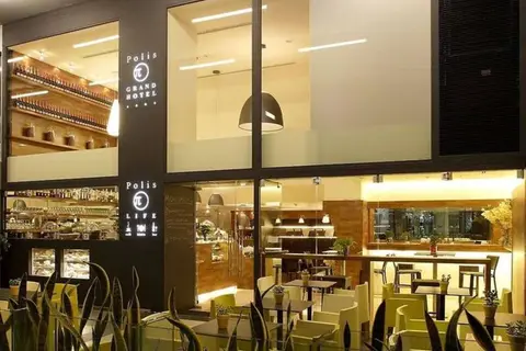 Polis Grand in Athene — foto 11