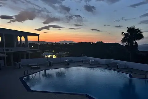 Pantheon Hotel in Αντιμάχεια — foto 6
