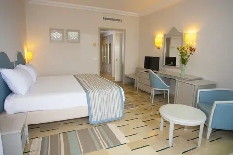 Iberostar Waves Averroes in Decorative Pond — foto 14