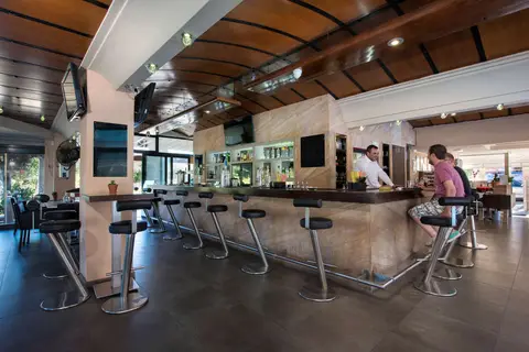Kavos Plaza in Δημοτική Ενότητα Λευκιμμαίων — foto 9