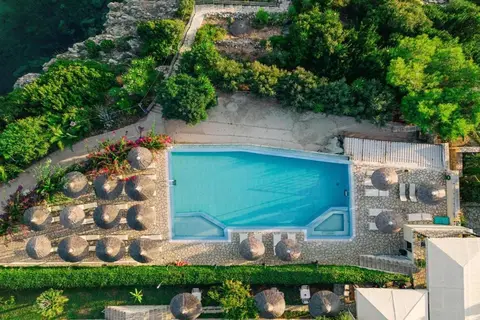 Costa Smeralda in Σύβοτα — foto 2