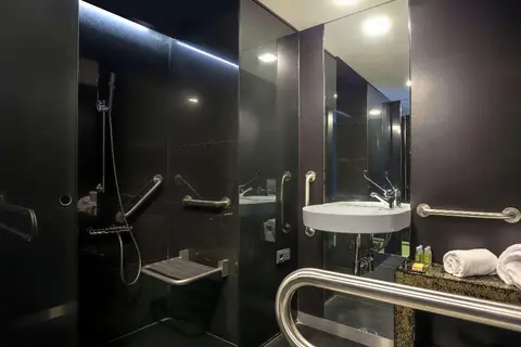 Doubletree by Hilton Lisbon - Fontana Park in Almada — foto 2