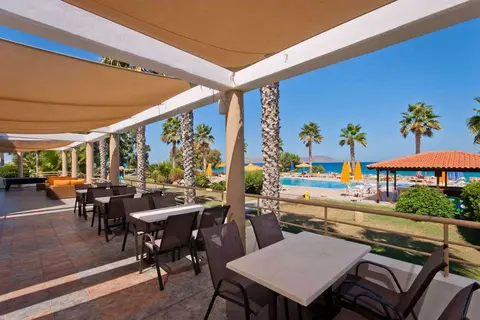 Irina Beach Hotel in Zipari, foto 13