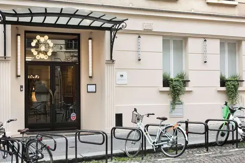 Artemisia Montmartre in Parijs — foto 8