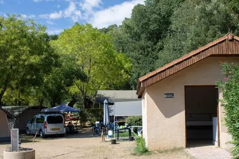 Camping La Garenne in Saint-Laurent-du-Pape — foto 11