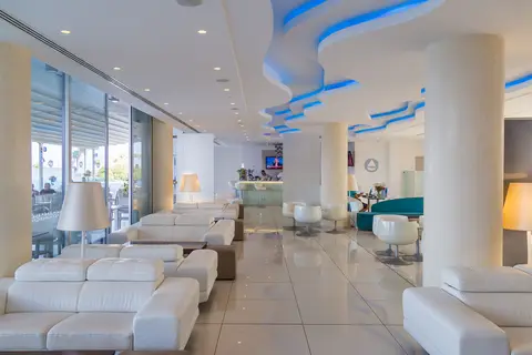 Vrissaki Beach Hotel in Παραλίμνι — foto 15