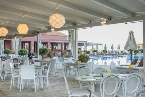 Astra Village Hotel & Spa in Σβορωνάτα — foto 27
