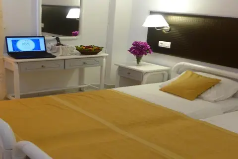 Blue Nest Hotel in Τιγκάκι — foto 18