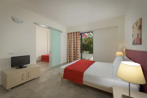 Sunrise Beach Resort in Πεύκοι — foto 25