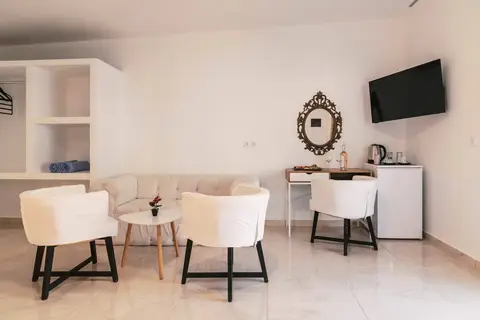 Bamboo Suites in Ιαλυσός — foto 17