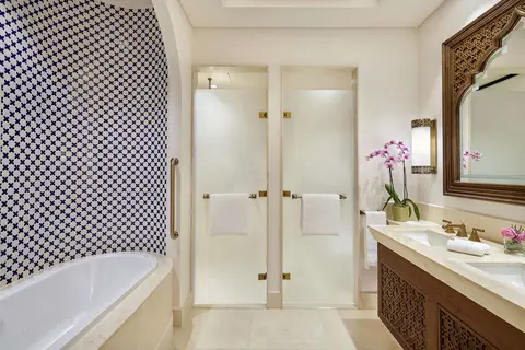Hilton Salwa Beach Resort & Villas in أبو سمرة — foto 29