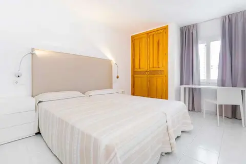 Duquesa Playa in Santa Eulària des Riu — foto 3