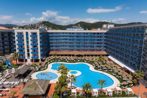 Aparthotel Tahiti Playa Suites in Pineda de Mar