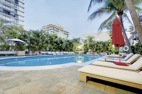 Suites of Dorchester in Miami Beach
