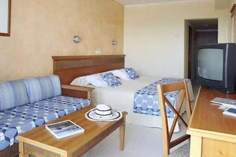 Sirenis Hotel Club Siesta in Santa Eulària des Riu — foto 2
