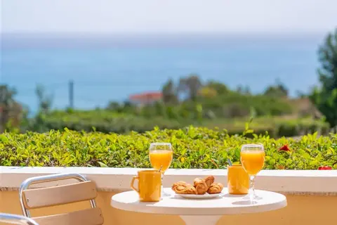 Karavados Beach Hotel in Καραβάδος — foto 15
