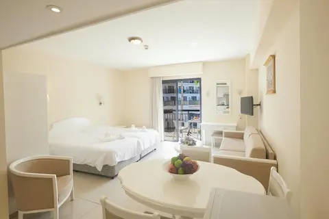 Tsokkos Gardens Apartments in Παραλίμνι