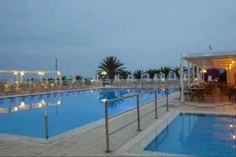 Queen's Bay Hotel in Paphos — foto 18