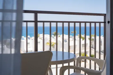 Anais Bay Hotel in Παραλίμνι — foto 8